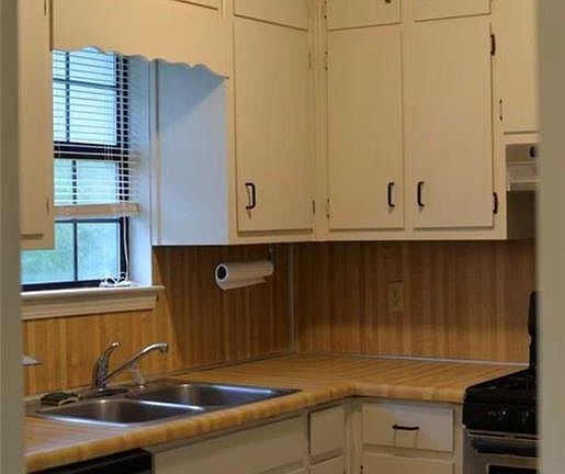 4th image of 633 Candlewick Ln NW