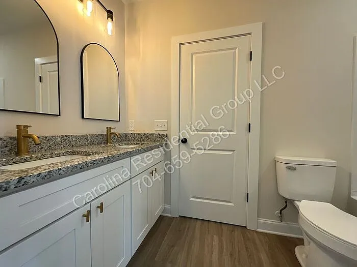 307 N Catawba St — Photo 16