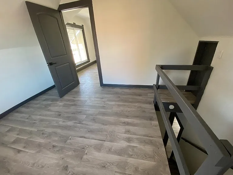 1424 E Broadway St — Photo 16