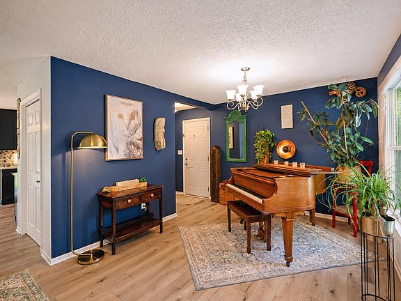 5th image of 1408 City View Ct NE