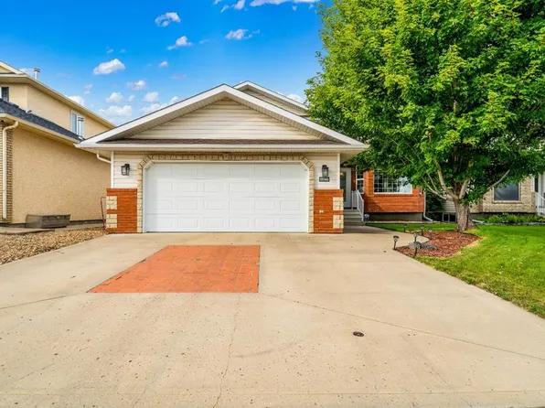 896 Spruce Way SE, Medicine Hat, AB T1B 4M7