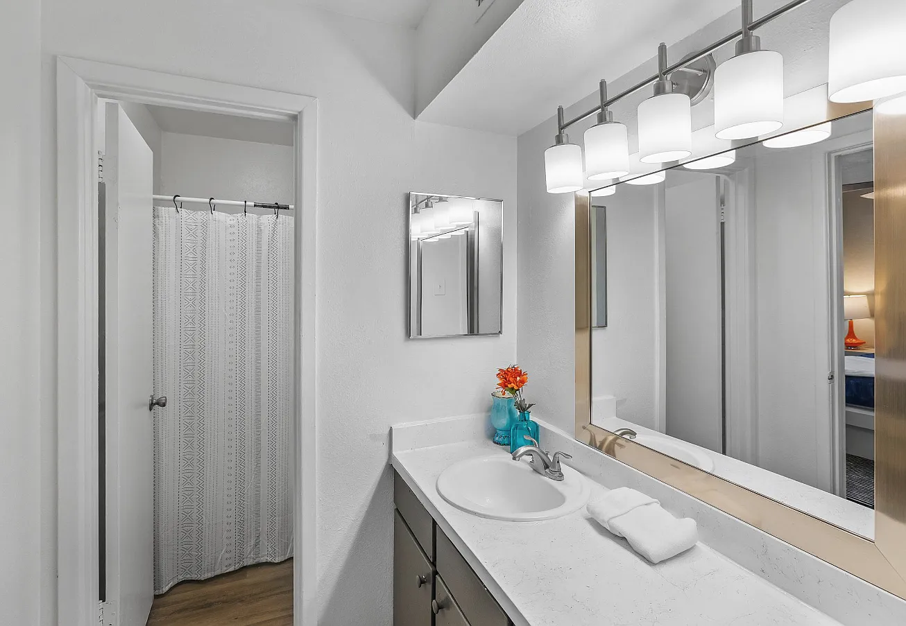 The Hayes Apartments — Photo 1
