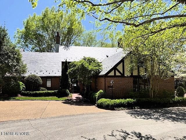 1st image of 2239 Lake Ln