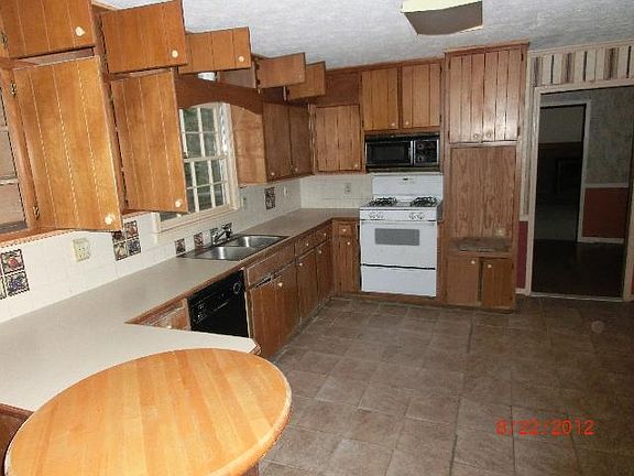 4th image of 1975 Skyland Glen Dr