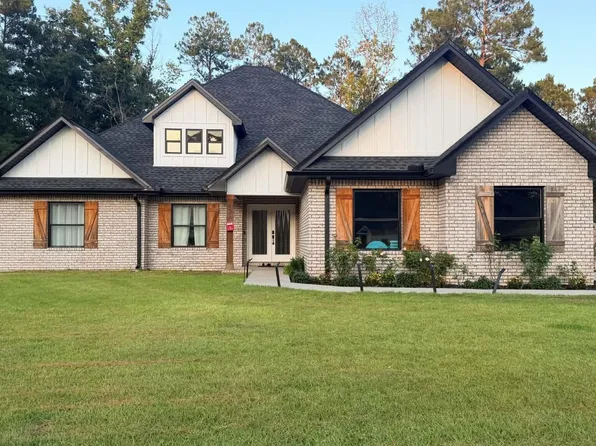 4572 Ashton Cir, Crestview, FL 32536