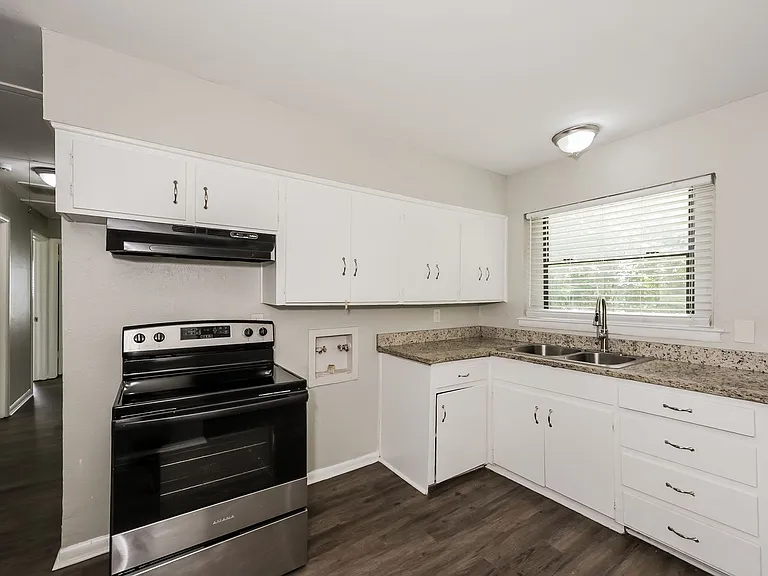 720 Emberwood Dr — Photo 22