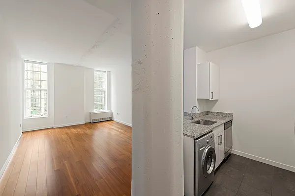 Sold by Nest Seekers International | media 8