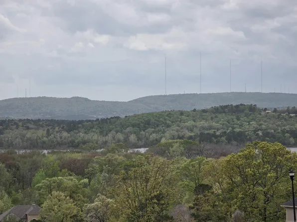 103 Navajo Trl, Maumelle, AR 72113
