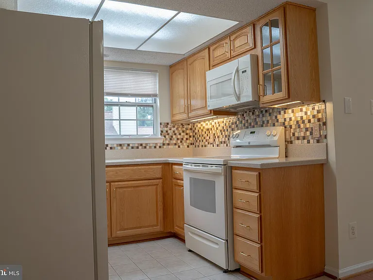 12101 Greenwood Ct #301 — Photo 16