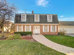 719 Berkshire Ct, Downers Grove, IL 60516