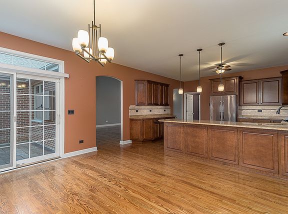 4th image of 16755 W Huntington Dr