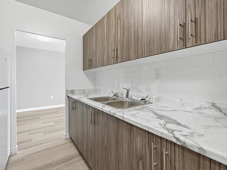1205 Fennell Ave E — Photo 12