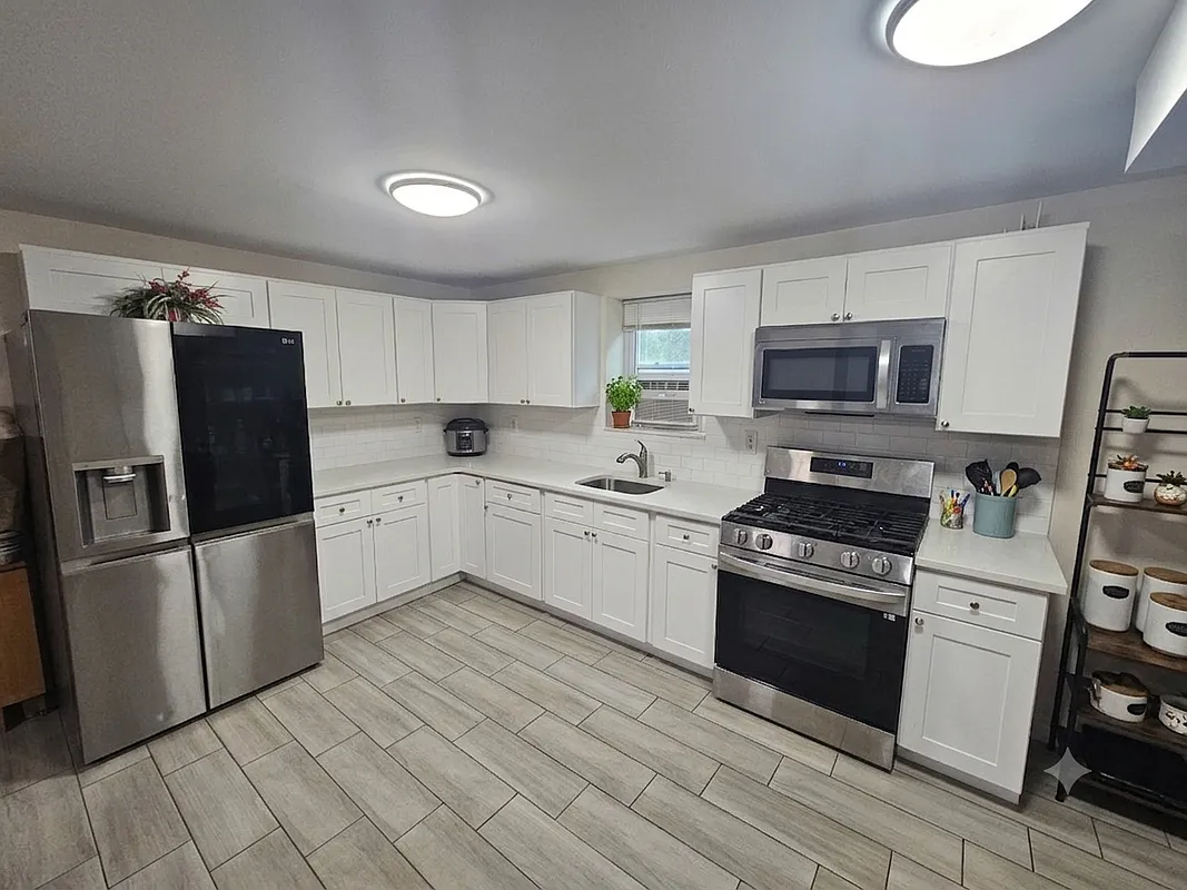 2 bed, 1.0 bath, 700 sqft, $2,500 — Photo 2
