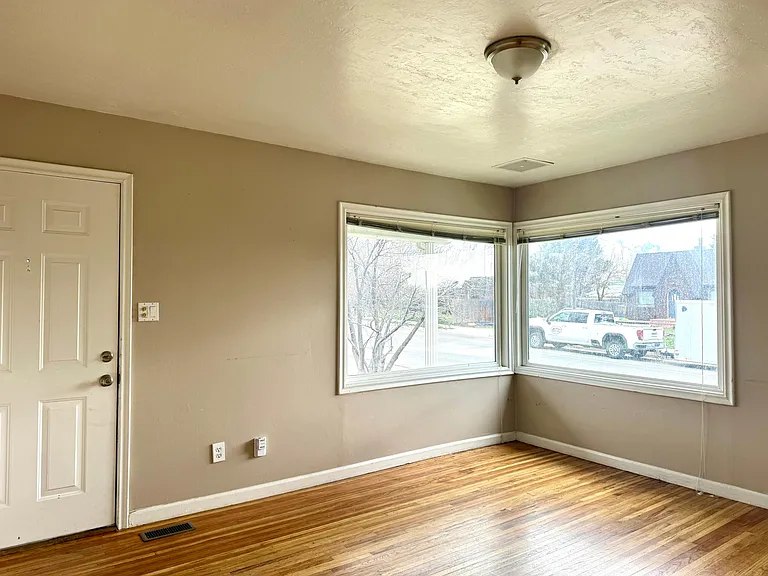 2698 S Wellington St — Photo 2