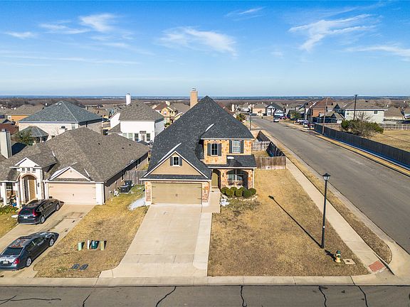 2nd image of 10864 Aurora Dr