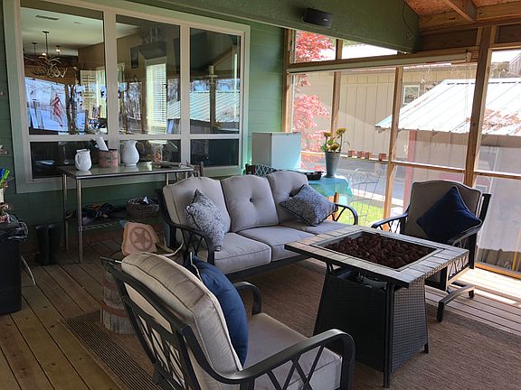 Screened-in porch