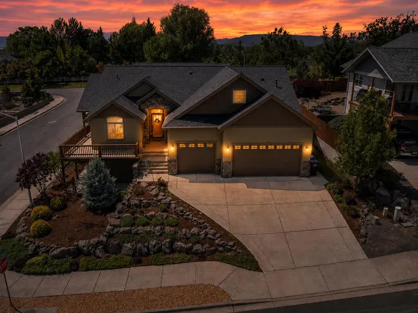 22 Terra Linda Ct, Eagle Point, OR 97524