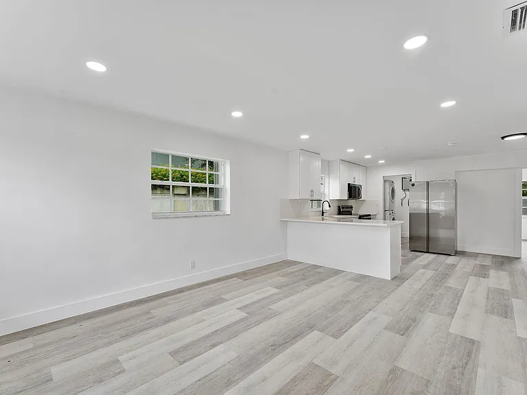 441 NW 2nd Ave — Photo 4