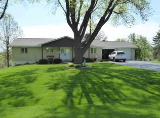 15192 Lore Oaks Ct, Dubuque, IA 52002