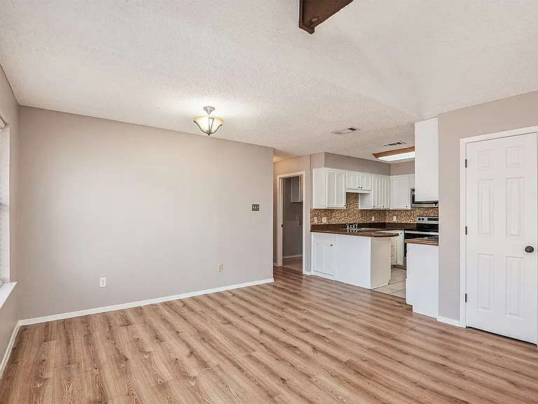 617 S Las Vegas Trl — Photo 10
