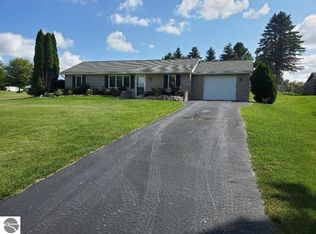 1065 Clubhouse Dr, Weidman, MI 48893