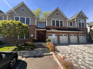 6 Hemlock Ln #6, Tenafly, NJ 07670