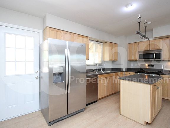 4th image of 925 W Parkway Blvd