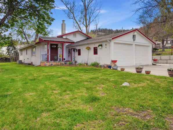 305 8th St, Sturgis, SD 57785