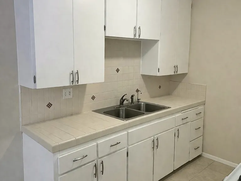 351 Riverdale Dr #6 — Photo 6