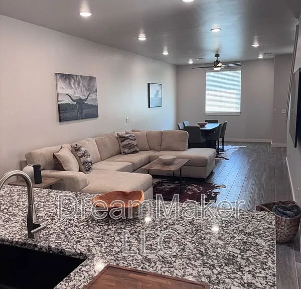 2819 Clifton Ter — Photo 10