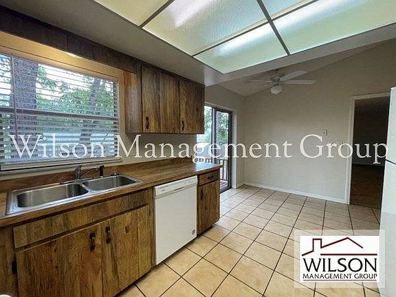 5th image of 204 Lyndhurst Ct