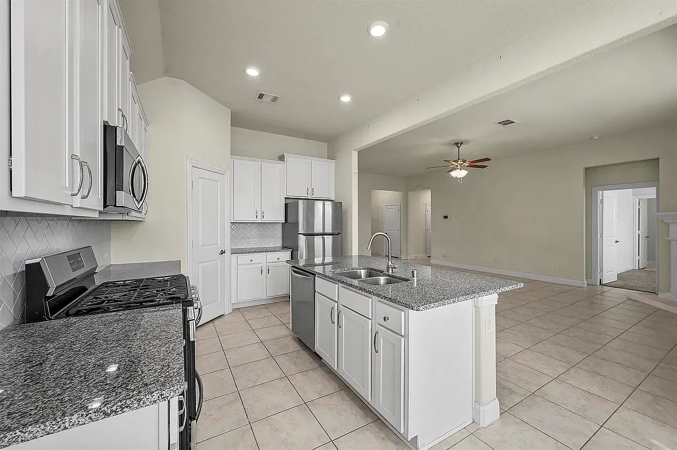 6100 Brunswick Dr — Photo 4