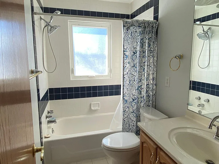 1619 Grove St — Photo 10