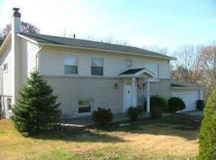 805 W Church Rd, Sterling, VA 20164