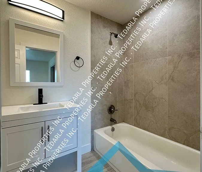 1070 S Irving St — Photo 11