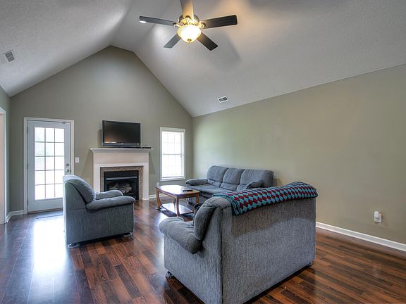5th image of 3055 Temple Rd