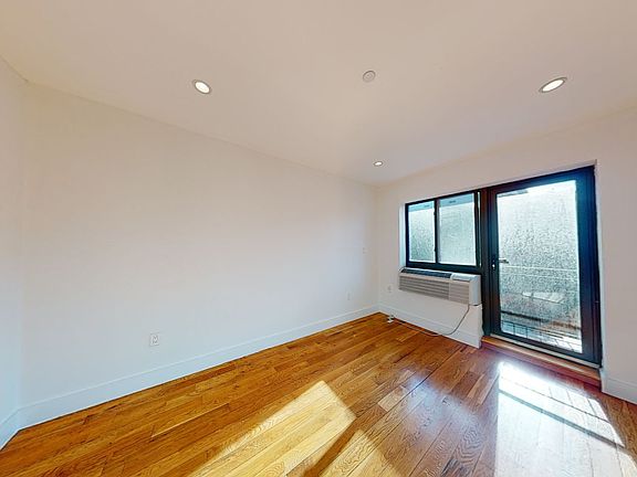 5th image of 224 Vernon Ave #4B