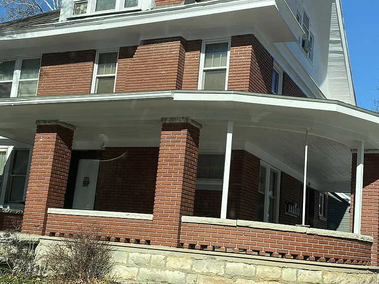 158 S Leonard St — Photo 1