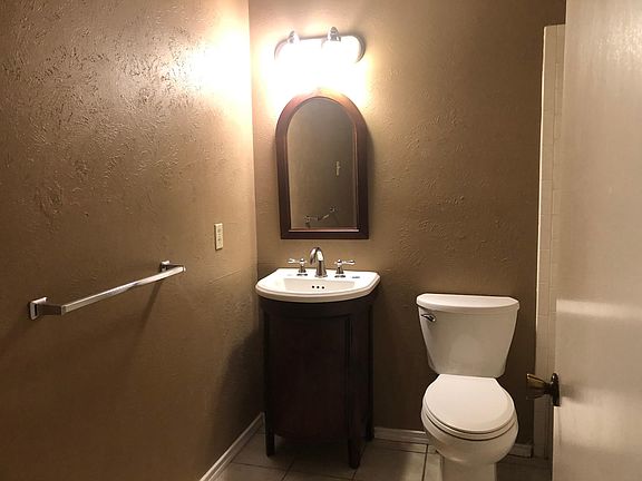 4th image of 8833 Sandcastle Ct