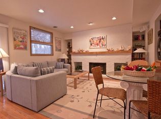 13 Geneva Ln, Fontana, WI 53125