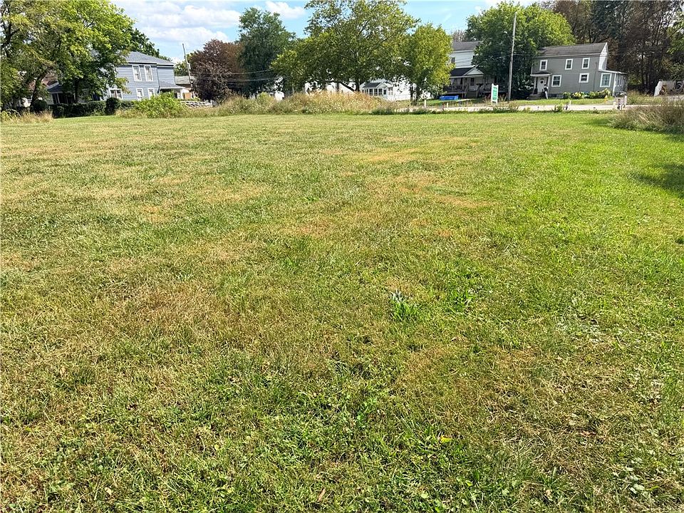 2nd image of 211 Seymour St Lot 8