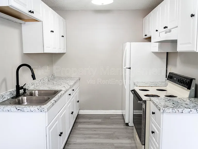 129 Hillcrest Dr #9 — Photo 4