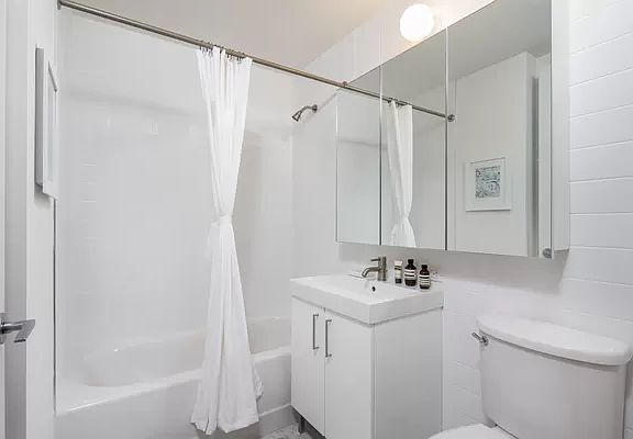 4th image of 20 Exchange Pl APT 903