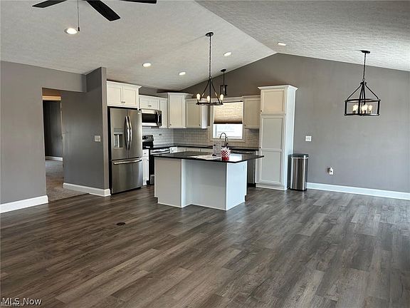 4th image of 937 Crockett Cir