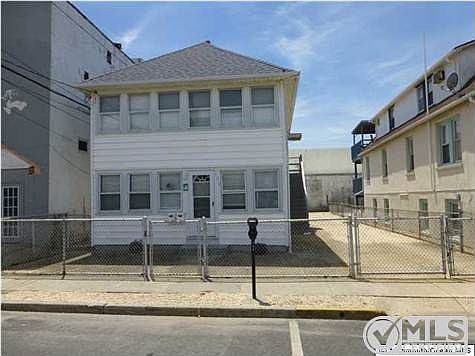 1st image of 111 Blaine Ave #1
