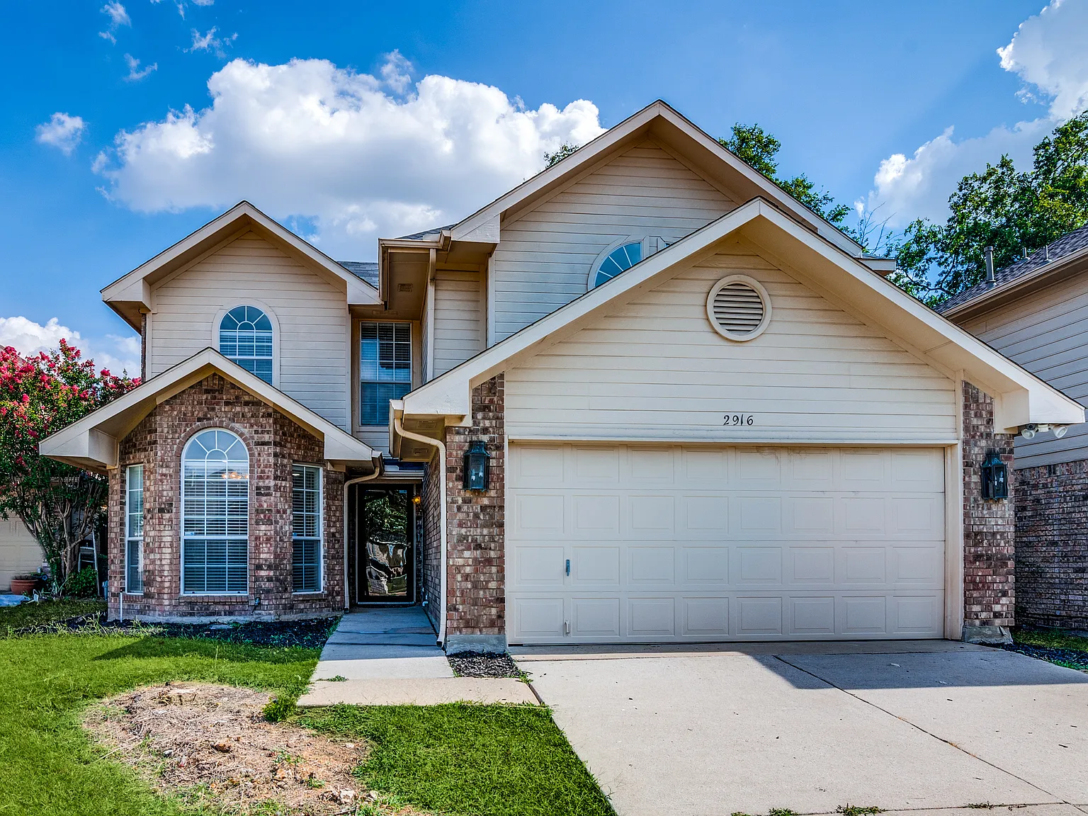 3 bed, 2.5 bath, 1704 sqft, $2,700 — Photo 1