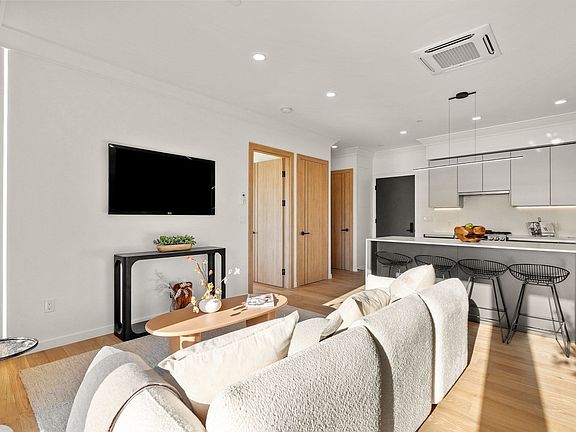 5th image of 388 Washington St #105