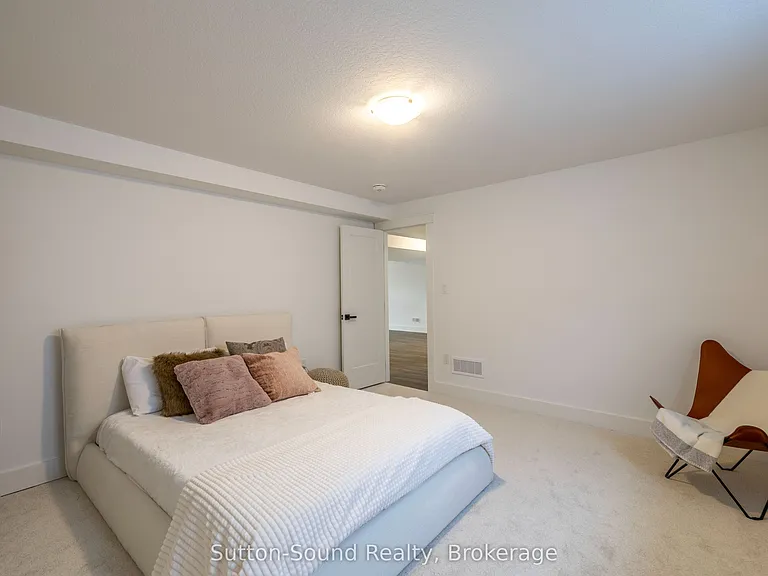116 Laurens Ln — Photo 26
