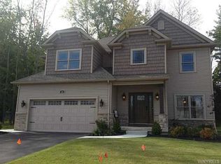 28 Avalon Meadows Ln, East Amherst, NY 14051