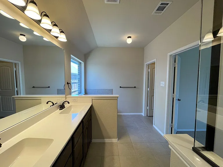 2120 Blakely Ct — Photo 38
